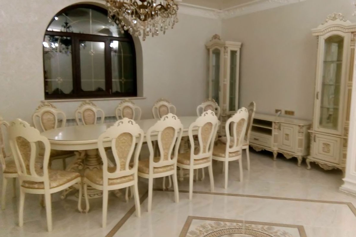 Стіл і стілець Стіл і стілець